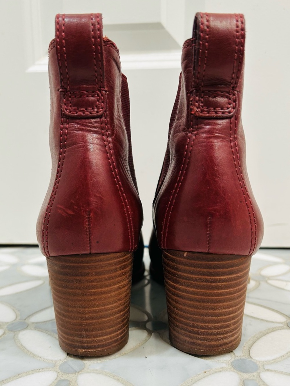 Madewell Carina Chelsea Boot in Cabernet Burgundy Leather Almond Toe - Size 7.5 - Picture 5 of 10
